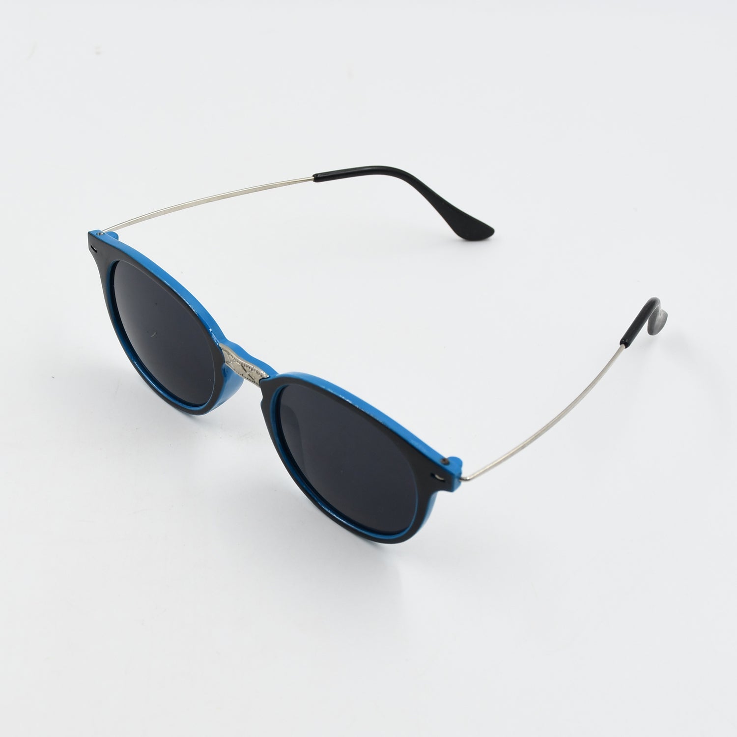 Model wearing stylish UV Protected Round Sunglasses, demonstrating their lightweight fit for men and women.