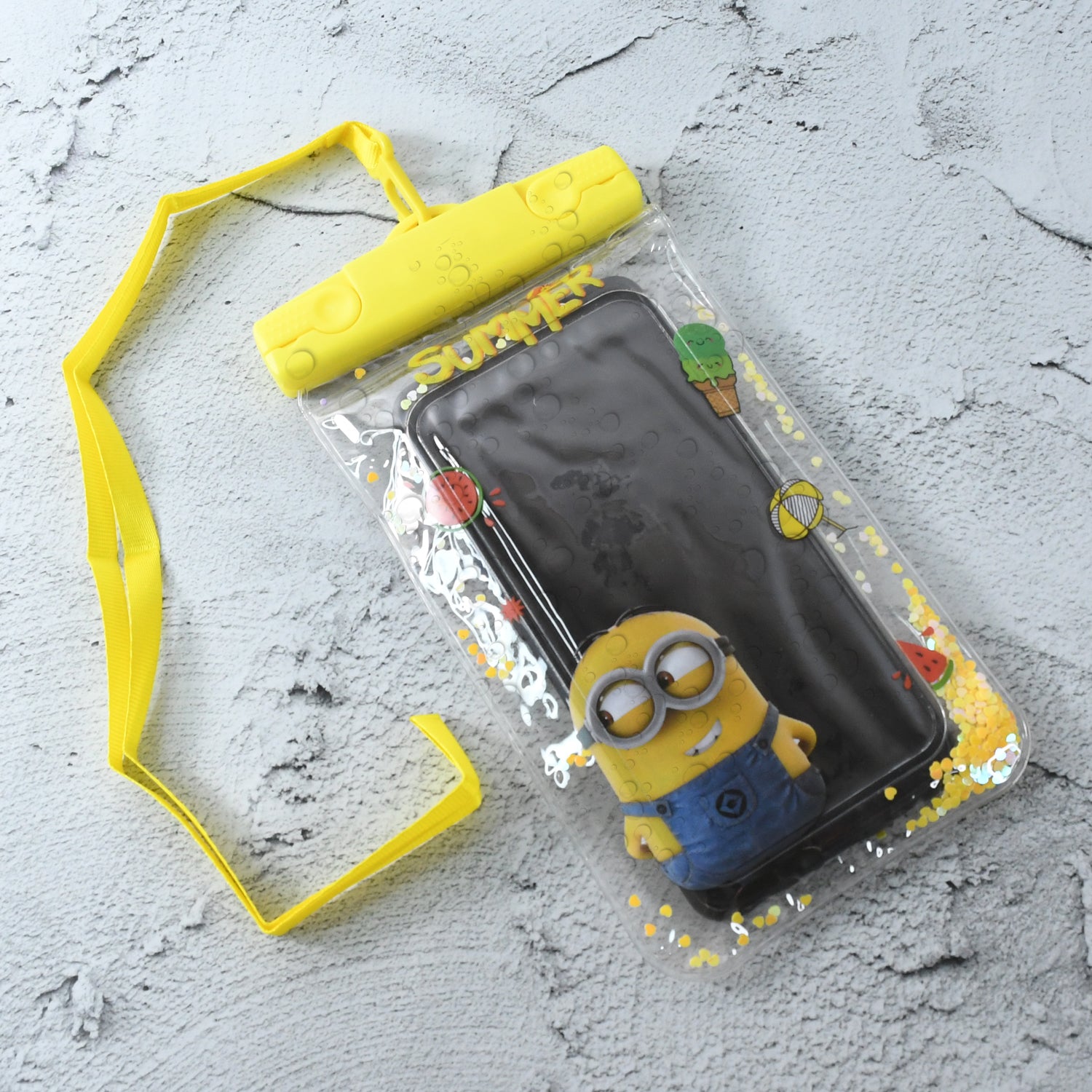 Close-up of the secure sealing mechanism on the waterproof mobile dry bag.