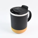 Ergonomic handle insulated coffee mug for comfortable grip on commute