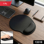Packaging of ergonomic gaming mouse pad with wrist support
