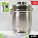 Vacuum-insulated lunch box keeping food hot for hours.