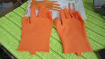 Silicone thumb knife glove demonstrating its sharp blade and flexible design for efficient picking.