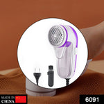 Close-up of the fabric shaver's stainless steel blade and comfortable grip.