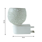 Glass aroma diffuser with star-cut glass design operating in wall outlet
