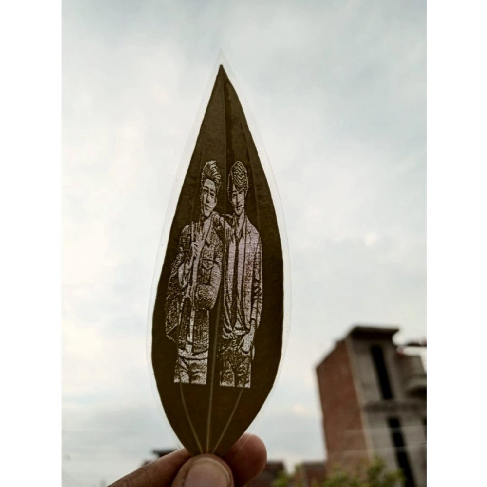Custom Portrait on Natural Leaf €“ Friendship
