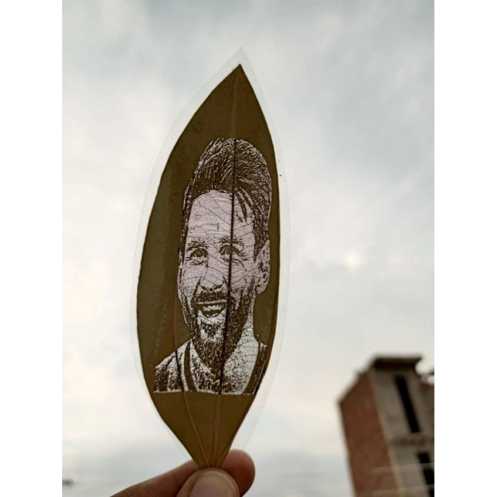 Custom Portrait Leaf Picture €“ Personalized Engraved Artwork on Natural Leaf