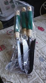 The complete 3-piece gardening tool set displayed, highlighting each tool's design.