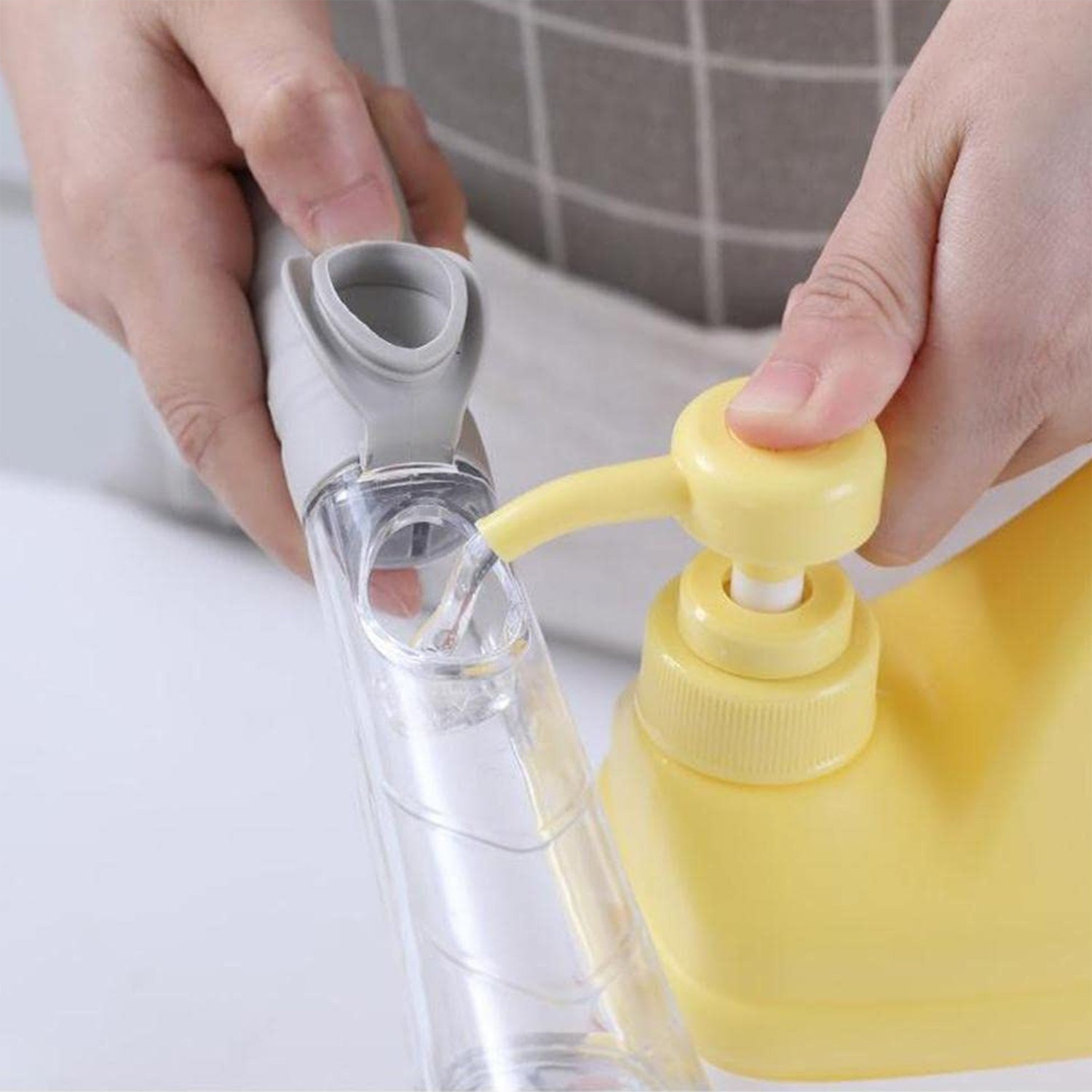 Close-up of the durable nylon bristles on the soap-dispensing dish brush head