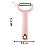 Size comparison of vegetable and fruit peeler highlighting ergonomic design