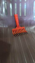 Plastic garden hand rake suitable for weeding, cultivation and leaf collection