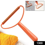 Close-up view of the lint remover's durable pure copper blade, perfect for removing pet hair.